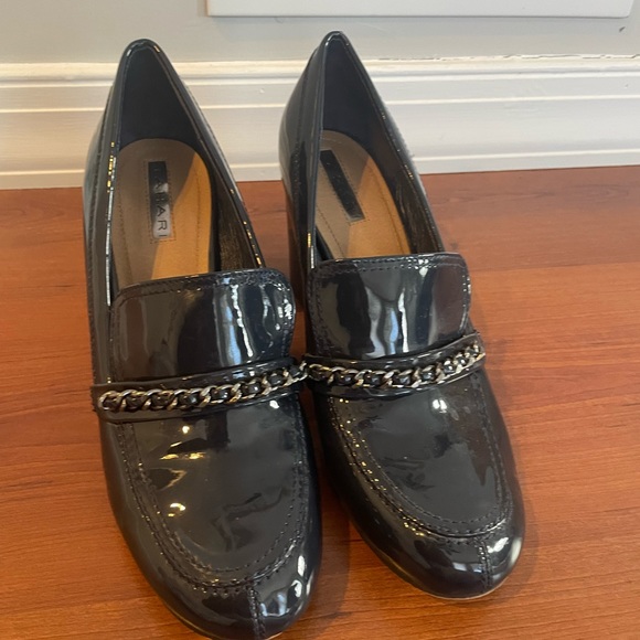 Dark Blue Shiny Loren Tahari Loafer Chunky Heels Size 10M - Picture 6 of 11